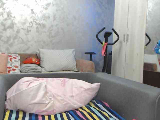 LovePinkLilli webcam