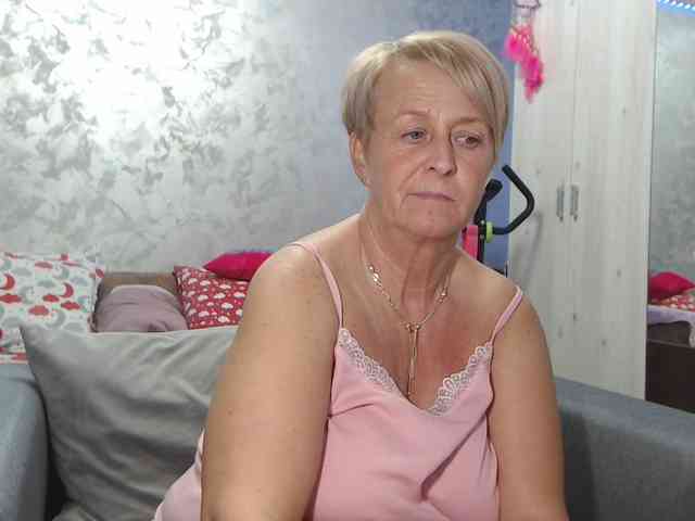 LovePinkLilli webcam