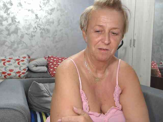 LovePinkLilli webcam