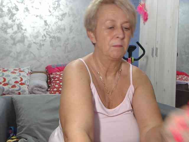 LovePinkLilli webcam