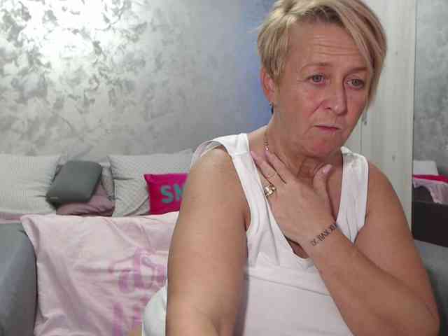 LovePinkLilli webcam