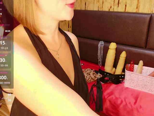 Meghan-M webcam