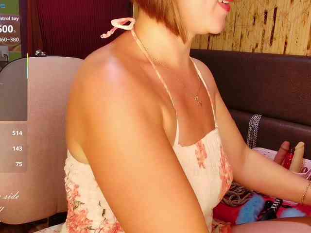 Meghan-M webcam