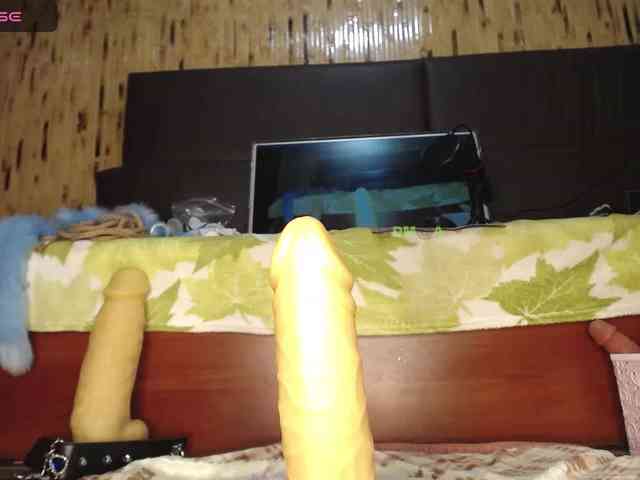 Meghan-M webcam