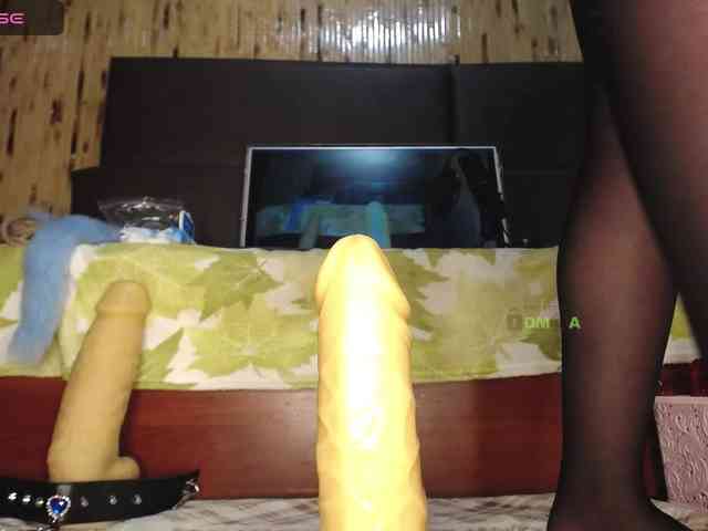 Meghan-M webcam