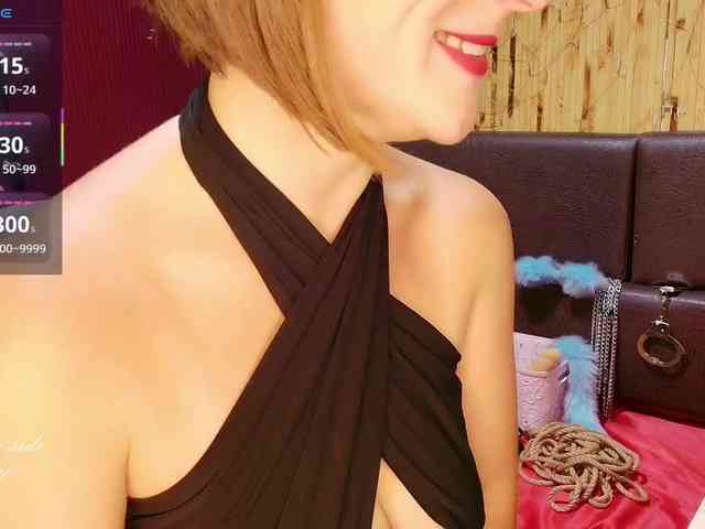 Meghan-M webcam
