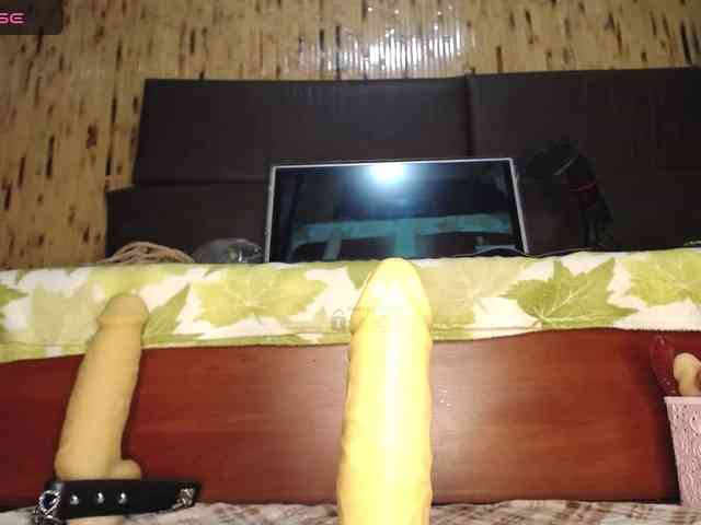 Meghan-M webcam