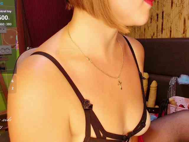 Meghan-M webcam