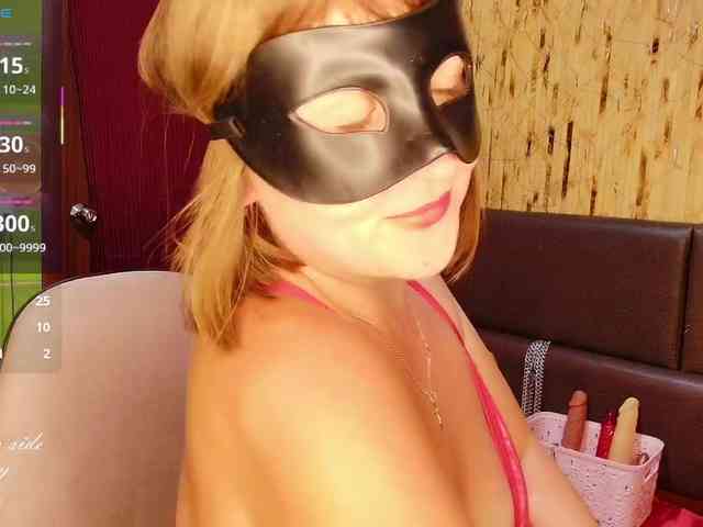 Meghan-M webcam