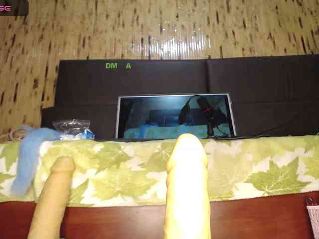 Meghan-M webcam