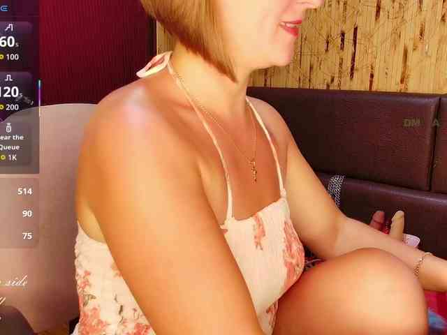 Meghan-M webcam