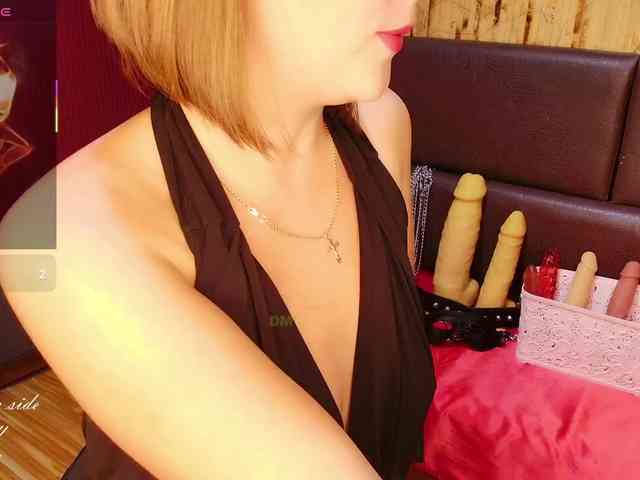 Meghan-M webcam