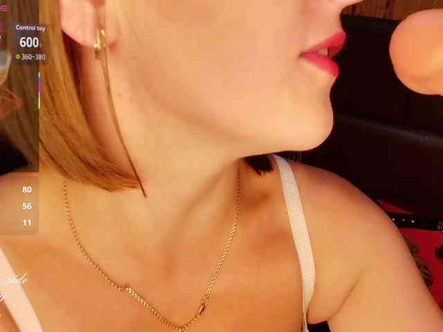 Meghan-M webcam