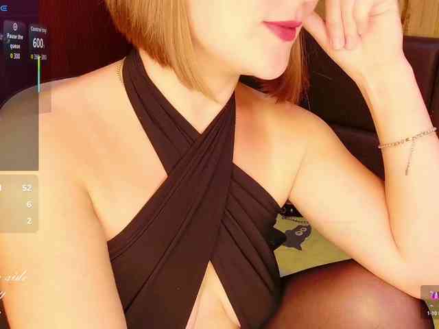 Meghan-M webcam