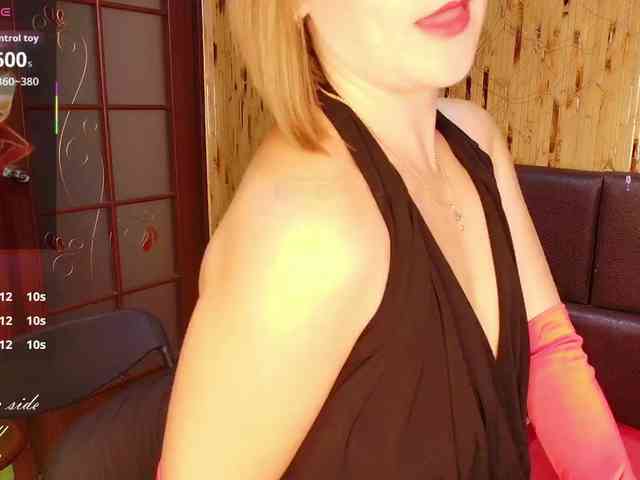 Meghan-M webcam