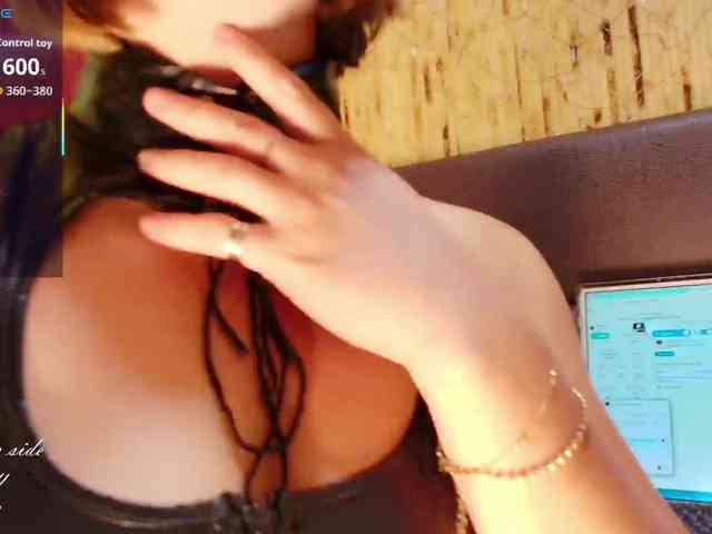 Meghan-M webcam