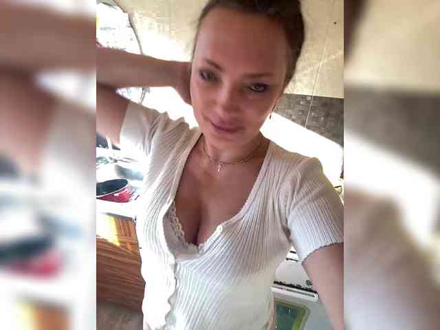 ProstoLolkaXXX webcam