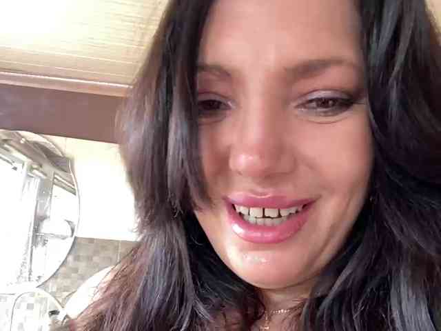 ProstoLolkaXXX webcam