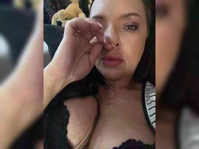 ProstoLolkaXXX webcam