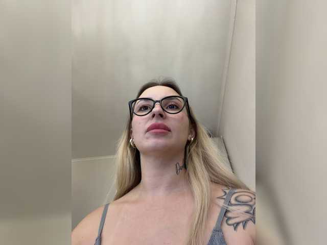 miss-fetish live sex show