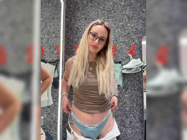 This model is live right now. Miss-Fetish