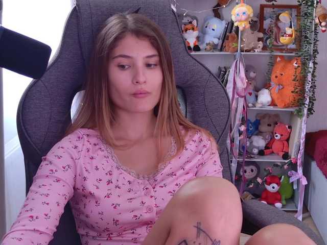 FOX69LOVE live webcam show