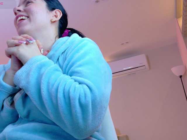 ShanellMoore's BongaCams show and profile