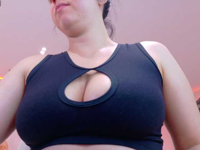 ShanellMoore's BongaCams show and profile