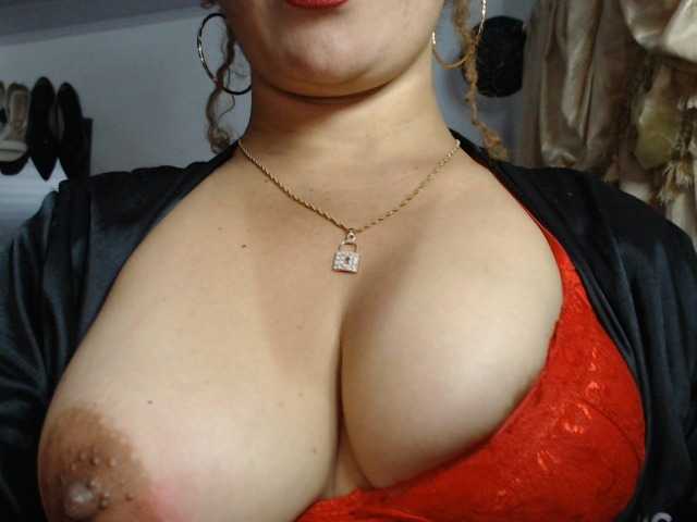 nadia-abaud live cam on BongaCams