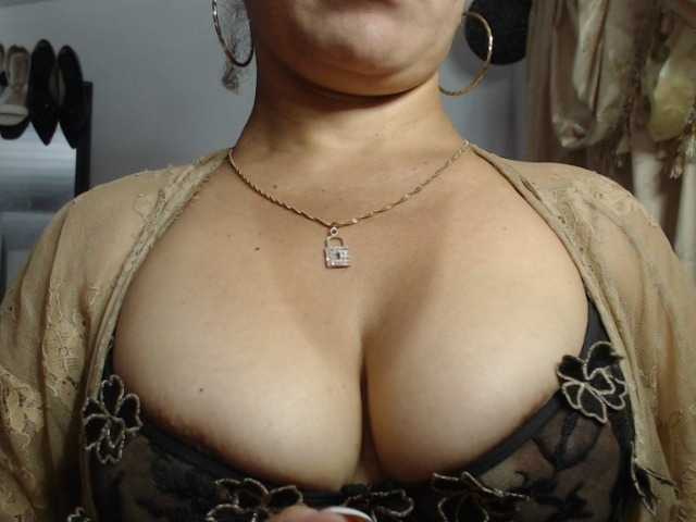nadia-abaud live webcam show
