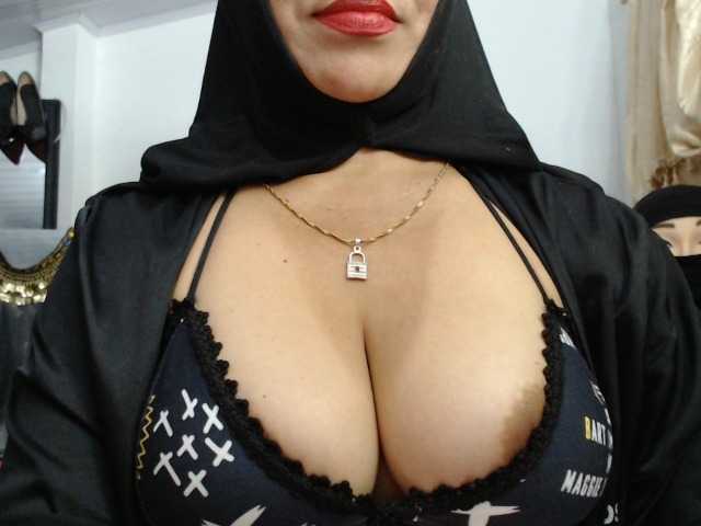 nadia-abaud live cam on BongaCams
