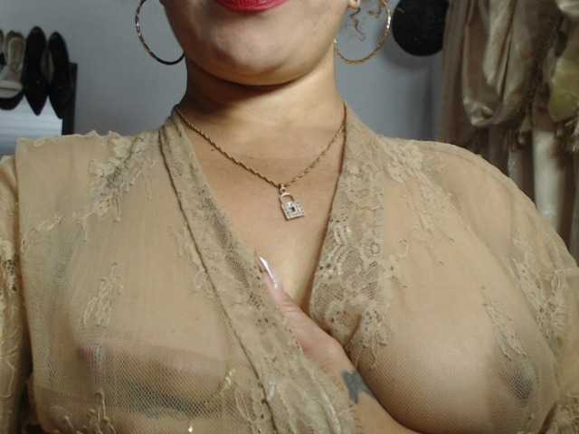 nadia-abaud live webcam show