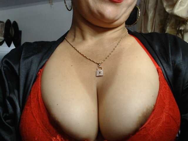 nadia-abaud live webcam show