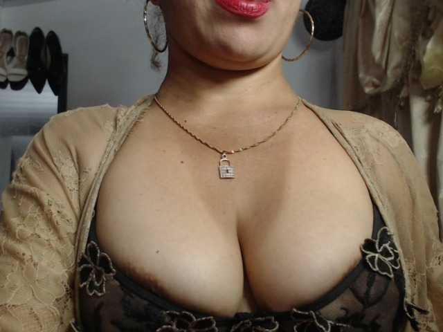 nadia-abaud live webcam show