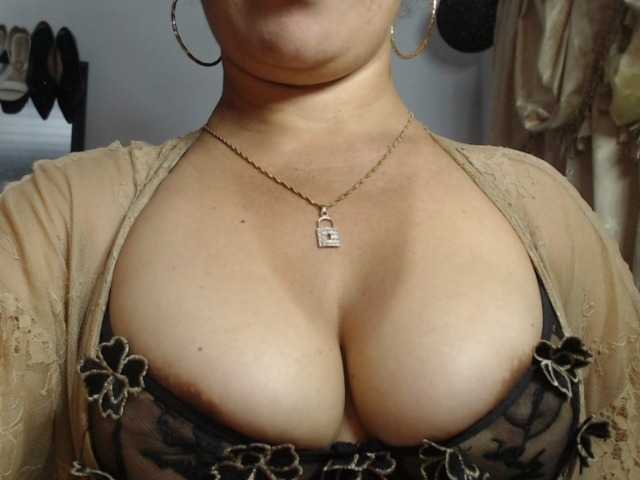 nadia-abaud live webcam show