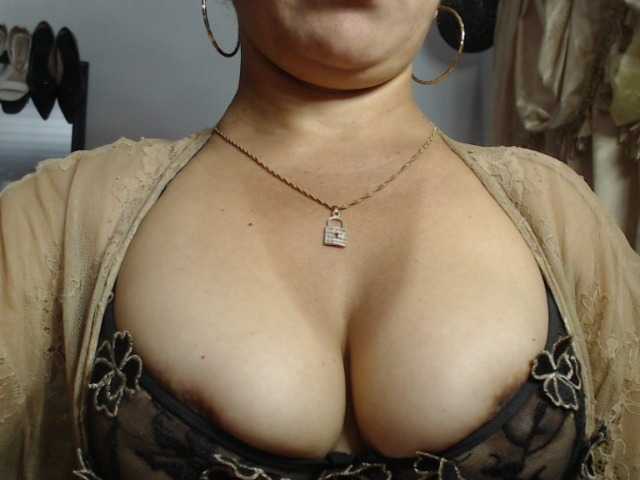 nadia-abaud live webcam show