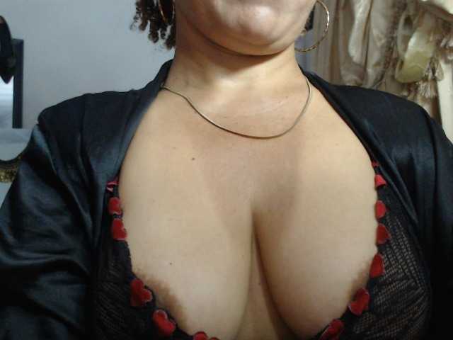 nadia-abaud live webcam show