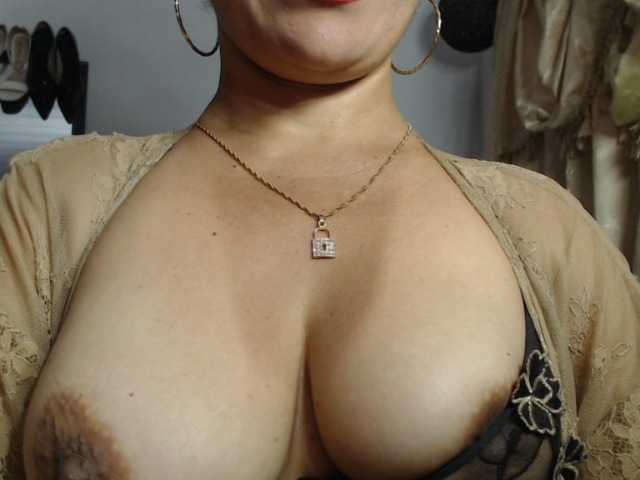 nadia-abaud Live-Cam auf BongaCams