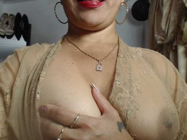 nadia-abaud live webcam show