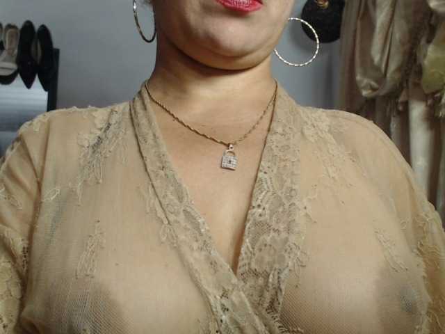 nadia-abaud live webcam show