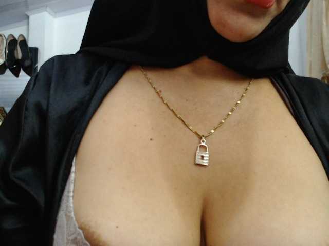 nadia-abaud live cam on BongaCams