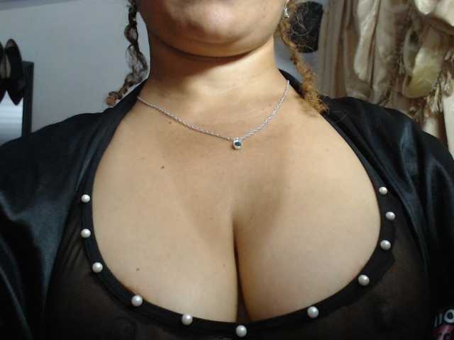 nadia-abaud live webcam show