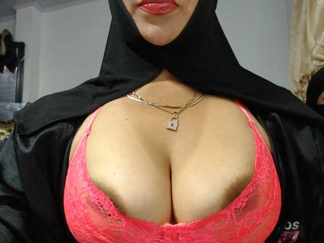 nadia-abaud live cam on BongaCams