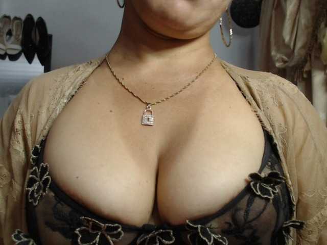 nadia-abaud live webcam show
