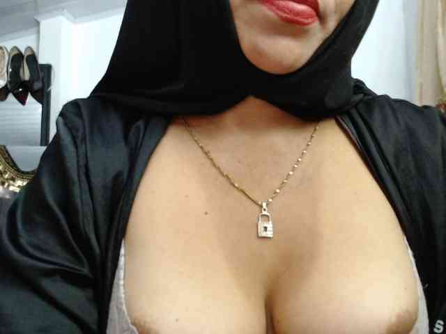nadia-abaud Live Webcam on BongaCams
