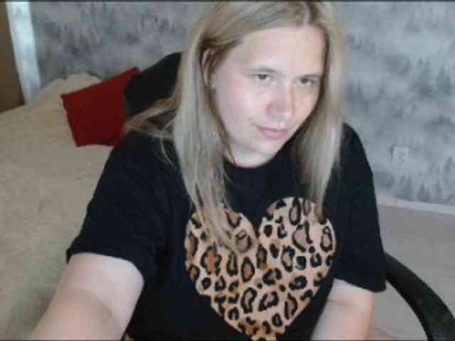 Модель: AdelinaLawson
