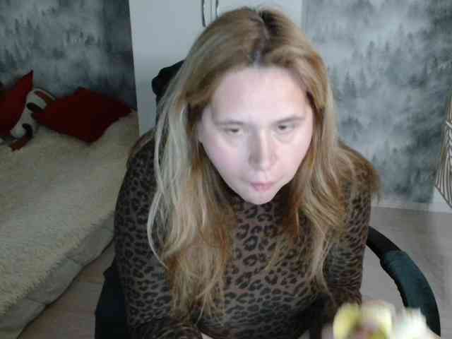 Modelo: AdelinaLawson
