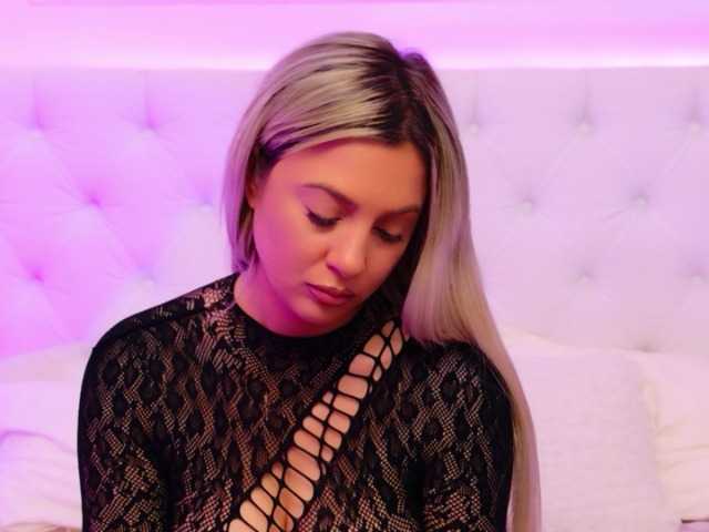 AriannaSins's BongaCams show and profile