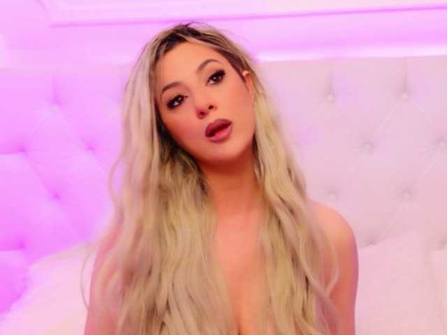 AriannaSins's BongaCams show and profile