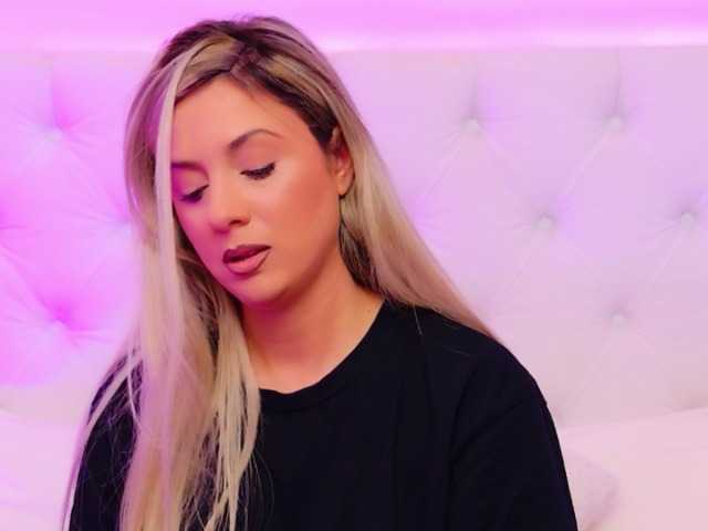 AriannaSins's BongaCams show and profile